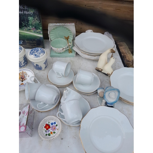 712 - China glass, plated ware etc.