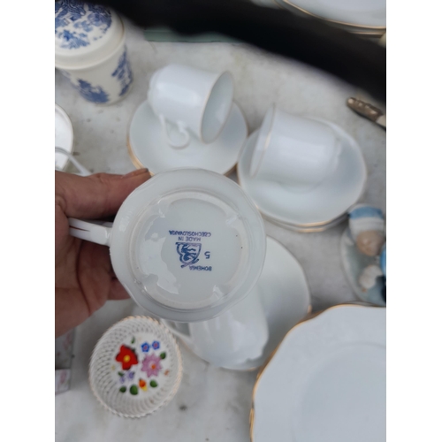 712 - China glass, plated ware etc.