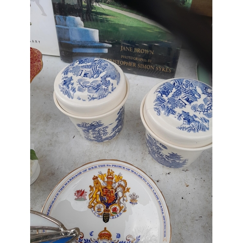 712 - China glass, plated ware etc.