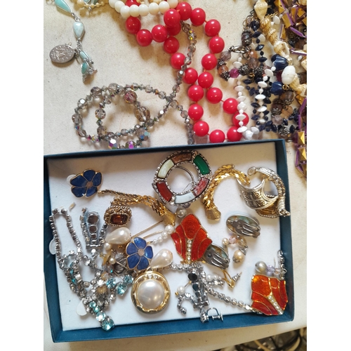 714 - Costume jewellery, small amount of silver noticed