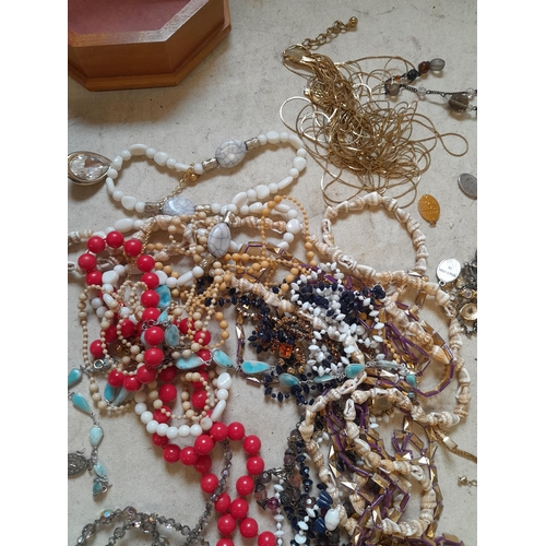 714 - Costume jewellery, small amount of silver noticed