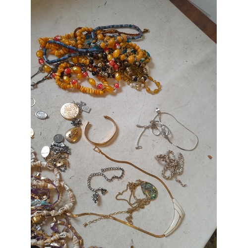 714 - Costume jewellery, small amount of silver noticed