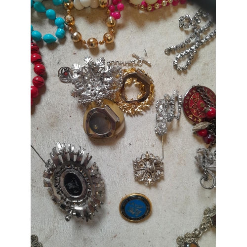 715 - Costume jewellery, small amount of silver noticed, lower grade silver and hardstone necklace, brooch... 