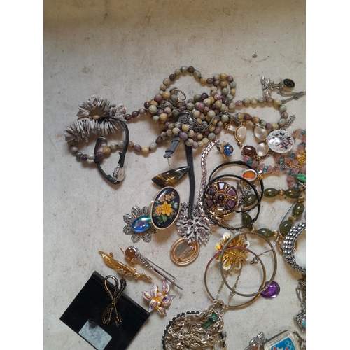 25 - Costume jewellery, necklaces brooches etc. very small amount of silver included, filled & rolled gol... 