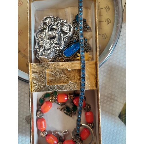 25 - Costume jewellery, necklaces brooches etc. very small amount of silver included, filled & rolled gol... 