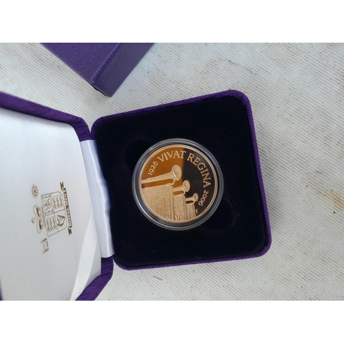 34 - 2006 Ltd Gold Five Pounds in a Royal Mint case of issue and accompanied with cert, 22 ct 39.94 g