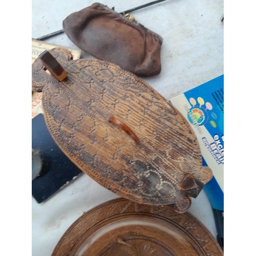 50 - Box of oddments : radios, late 19th / early 20th century Norwegian oval birch wood box, Acme thunder... 