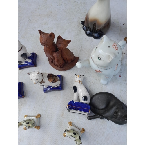 68 - Assorted pottery cat ornaments