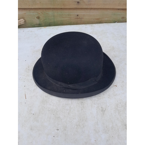 75 - Fashion interest : vintage bowler hat