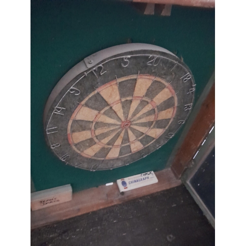 124 - Vintage dartboard in wooden case, 2 x jigsaw boards (1 x new), brass wall plaque