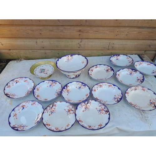 26 - Vintage Wedgwood green and gilt dinner service and other china (note multiple photographs)