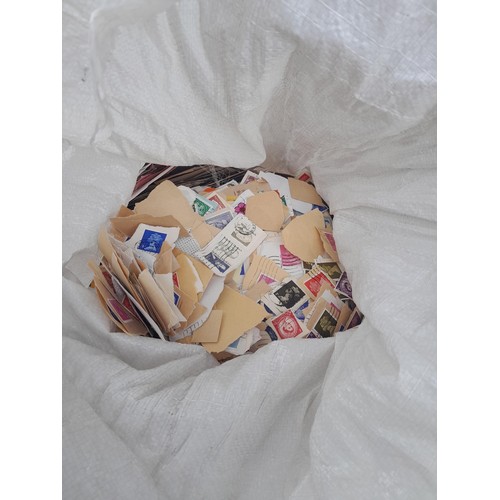 79 - Stamps as kiloware : mail sack containing paper GB and modern world mix approx 13 kg