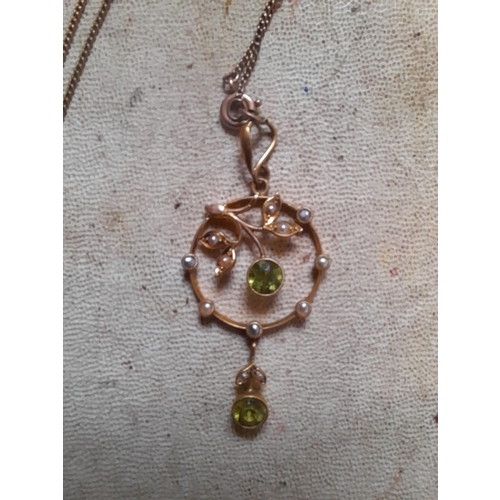 30 - 15 ct peridot and pearl pendant 2. 3 g on a 9ct gold necklace 1.3 g