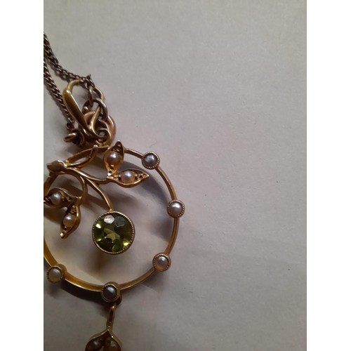 30 - 15 ct peridot and pearl pendant 2. 3 g on a 9ct gold necklace 1.3 g