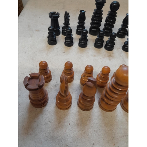 190 - Early 20th century wooden chess set , no makers mark, medium - large size pieces (king and queen app... 