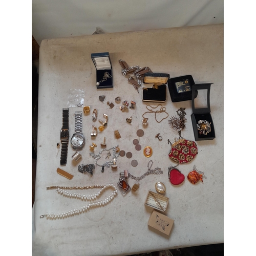 192 - Costume jewellery and watches : pendants, pearl necklace, cufflinks etc.