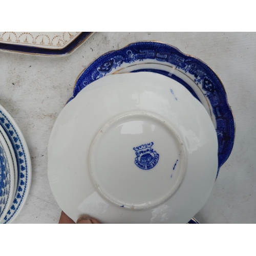 200 - Varied array of mixed maker blue and white china from the 20th century : Coalport and others