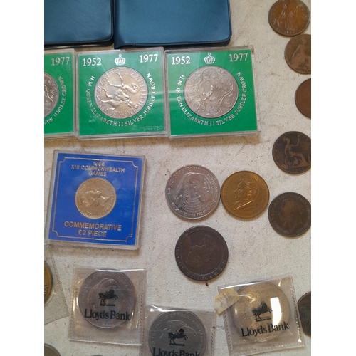 262 - Coins : 2 x plastic sets, 1 x Cartwheel penny, base metal Crowns, Farthings base and other metal coi... 