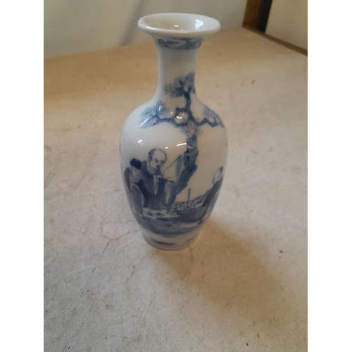 271 - Early 19th century Chinese Export porcelain blue and white vase and others : lidded vase chipped lid... 