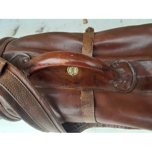 298 - Golfing interest : Vintage leather Spalding golfing bag circa 1932