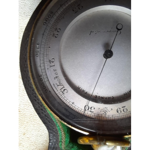 472 - Mountain / explorer interest : Tested and working  Early 20th century Compensated pocket barometer w... 