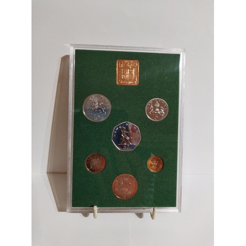 482 - 1975 GB proof coin set in Royal Mint card sleeve of issue