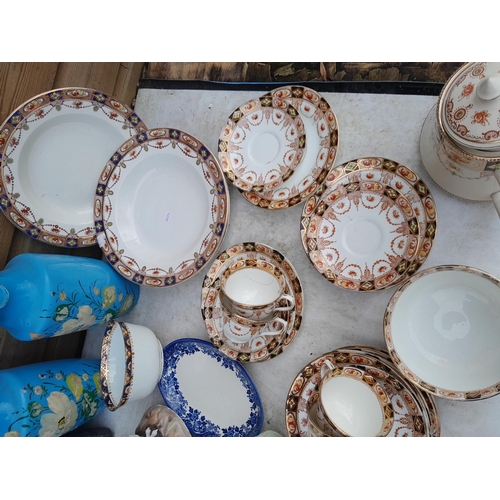 520 - Large array of china and glassware, some with damages, early 20th century tea set, early 20th centur... 