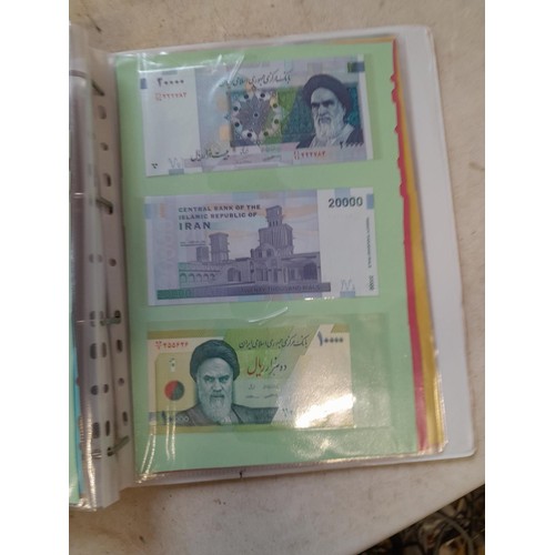 578 - Album of bank notes of the world