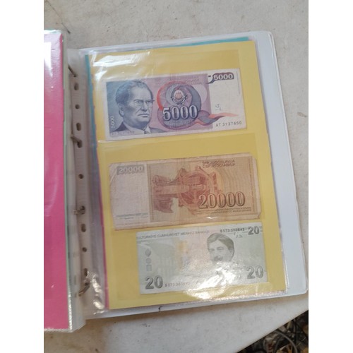 578 - Album of bank notes of the world