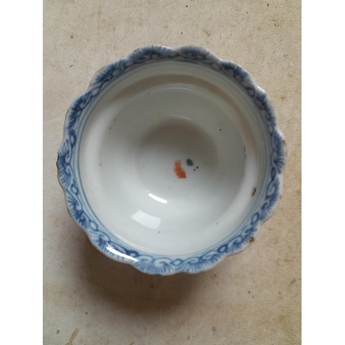 48 - An array of mainly damaged 18th & 19th century Chinese Export porcelain : restored bullet shape teap... 