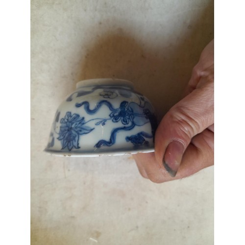 48 - An array of mainly damaged 18th & 19th century Chinese Export porcelain : restored bullet shape teap... 