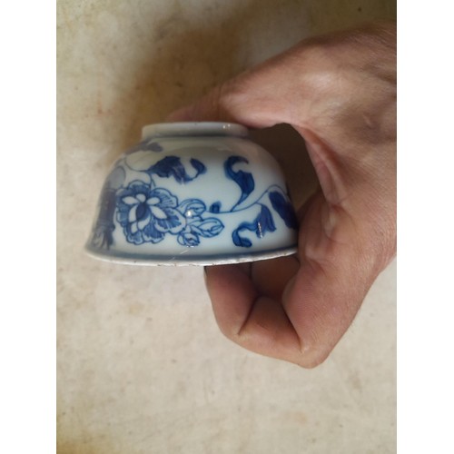 48 - An array of mainly damaged 18th & 19th century Chinese Export porcelain : restored bullet shape teap... 