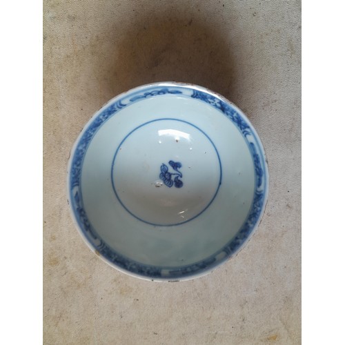 48 - An array of mainly damaged 18th & 19th century Chinese Export porcelain : restored bullet shape teap... 