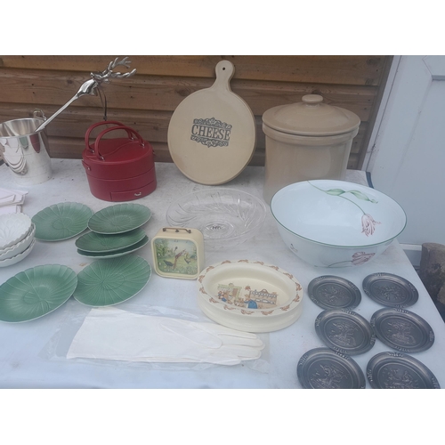 77 - China and glass ware, stainless ice bucket, shoe horn, Belgian lace work table cloth and serviettes,... 