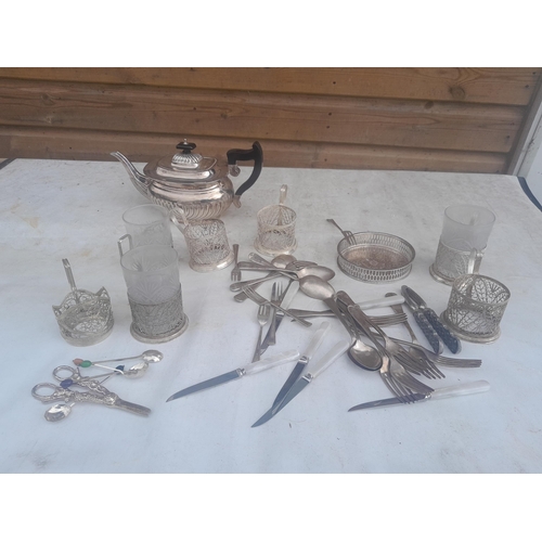 82 - Plated ware and kitchen scales