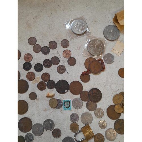 149 - Coins and banknotes : GB and small amount of foreign currency, Pennies and farthings mainly 20th cen... 