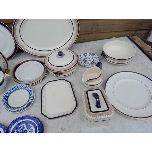 152 - Varied array of mixed maker blue and white china from the 20th century : Coalport and others