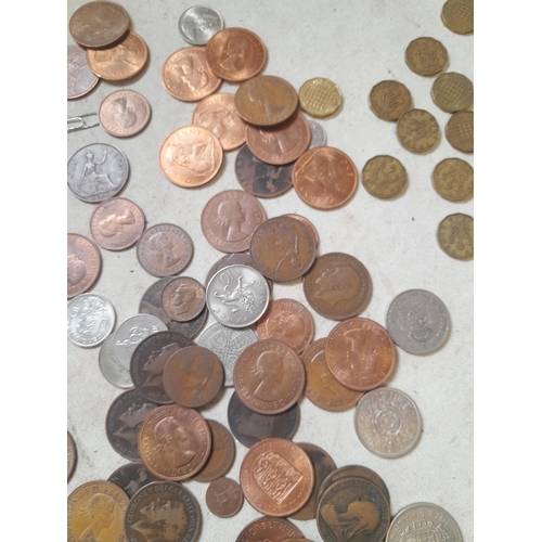 11 - Coins : UK and foreign coinage, some Pre 1947 silver included, Farthings from 1940s onwards, Victori... 