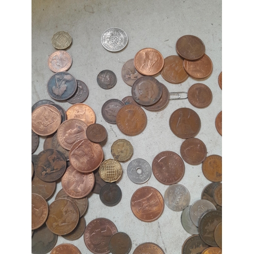 11 - Coins : UK and foreign coinage, some Pre 1947 silver included, Farthings from 1940s onwards, Victori... 