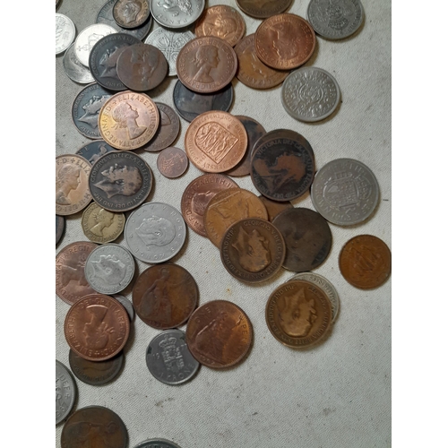 11 - Coins : UK and foreign coinage, some Pre 1947 silver included, Farthings from 1940s onwards, Victori... 