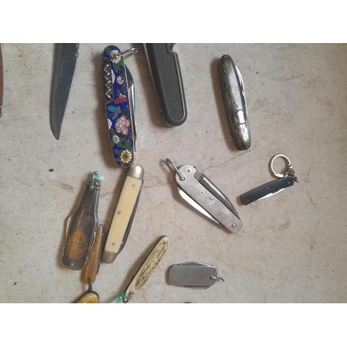 13 - Varied array of folding pocket knives from the 20th century : Damaged Sayner pruning knife , Girl Gu... 