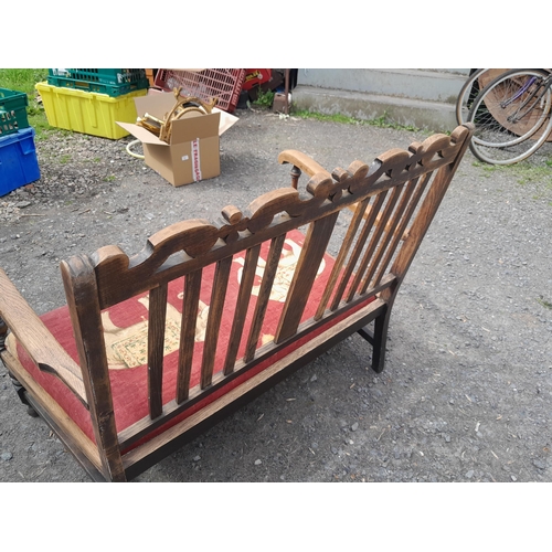 26 - Early 20th century oak settle with later upholstery, note wobble to arm, therefore light reglue and ... 