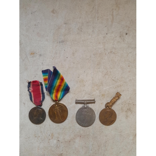 14 - Medals : 2 x  London County Council Attendance 1 x 1939 - 1945  War Medal & 1 x Great War Medal awar... 