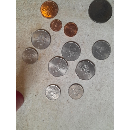 89 - Coins : Cartwheel Penny, GB & Foreign coinage, 2 x plastic sets, 50 x Half Pennies 1967 uncirc. in t... 