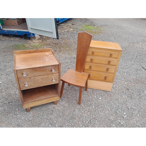 97 - Small furniture : spinning stool , 2 x vintage bedside chests