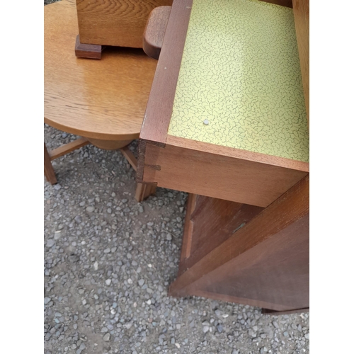 98 - Small furniture : side tables, bedside cabinets, Lloyd Loom, coffee tables etc.