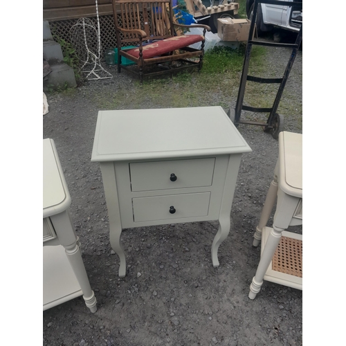 175 - 3 x modern cream coloured side tables / bedside chest