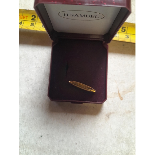 369 - 9 ct gold bar brooch with gold plated pin set with small diamonds 0.7 g in a H Samuel box