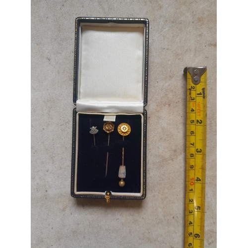 371 - 3 x vintage tie pins : 1 x Morris interest, 2 x 15 ct gold, one set with diamond