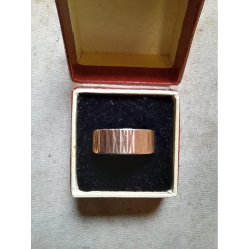 374 - 9 ct gold wedding band size O-P 3.4 g